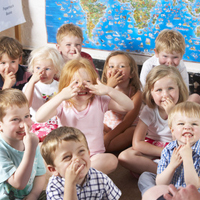 Durch Zusammenarbeit können Kinder- und Jugendarbeit vernetzt werden. Durch Zusammenarbeit können Kinder- und Jugendarbeit vernetzt werden.